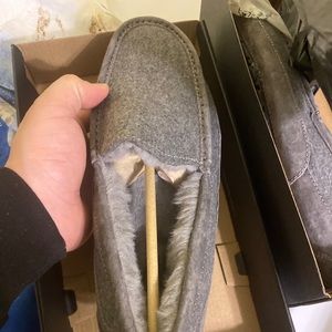 UGG Ascot Men’s Slippers, size 9, NWT IN BOX